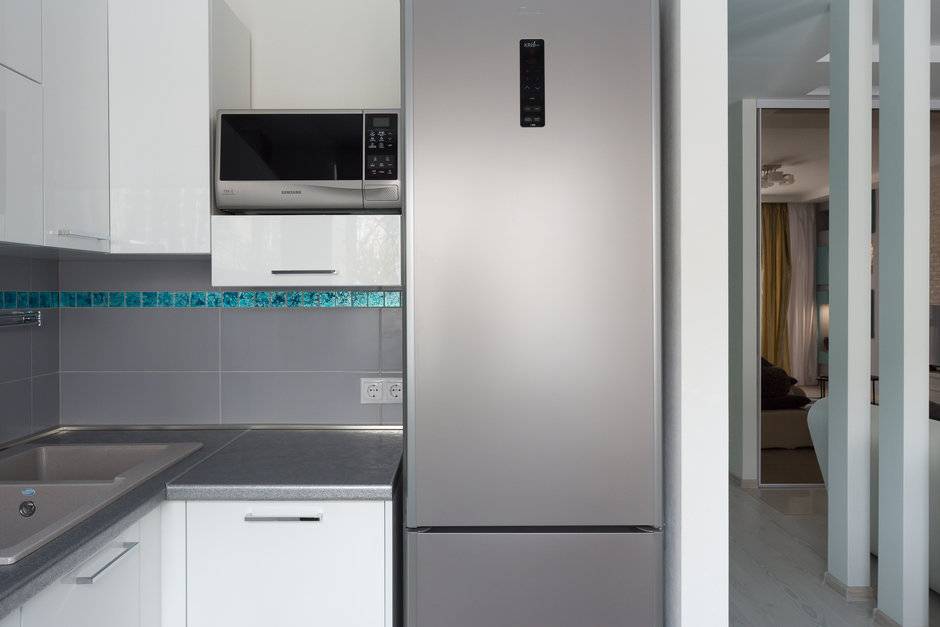 Серый Холодильник На Кухне