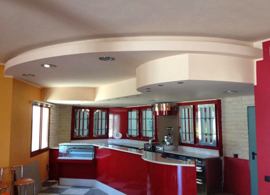 Дизайн потолков из гипсокартона на кухне (51 фото): варианты оформления, фото и видео