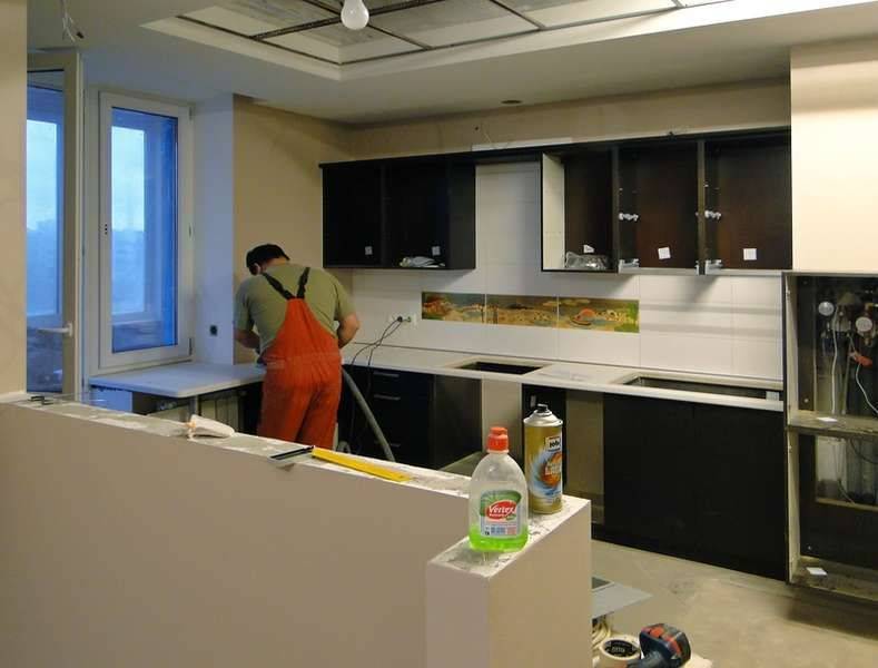 Мини кухня для офиса с мойкой: дизайн кухонного гарнитура в интерьере
