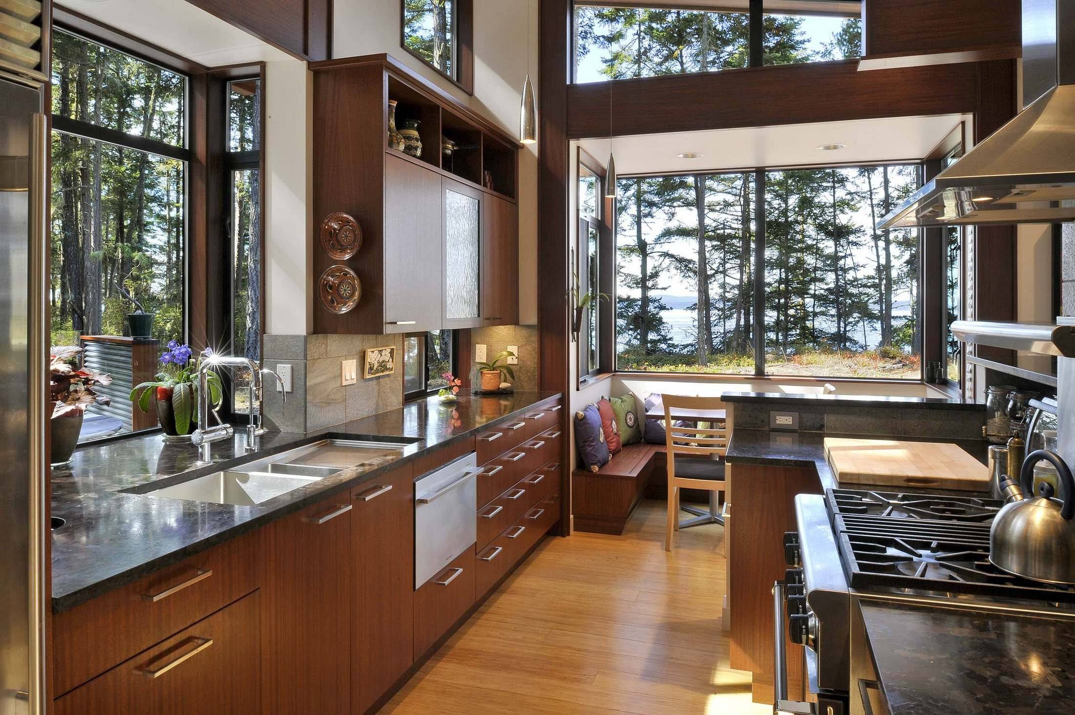 Кухни с панорамным окнамт