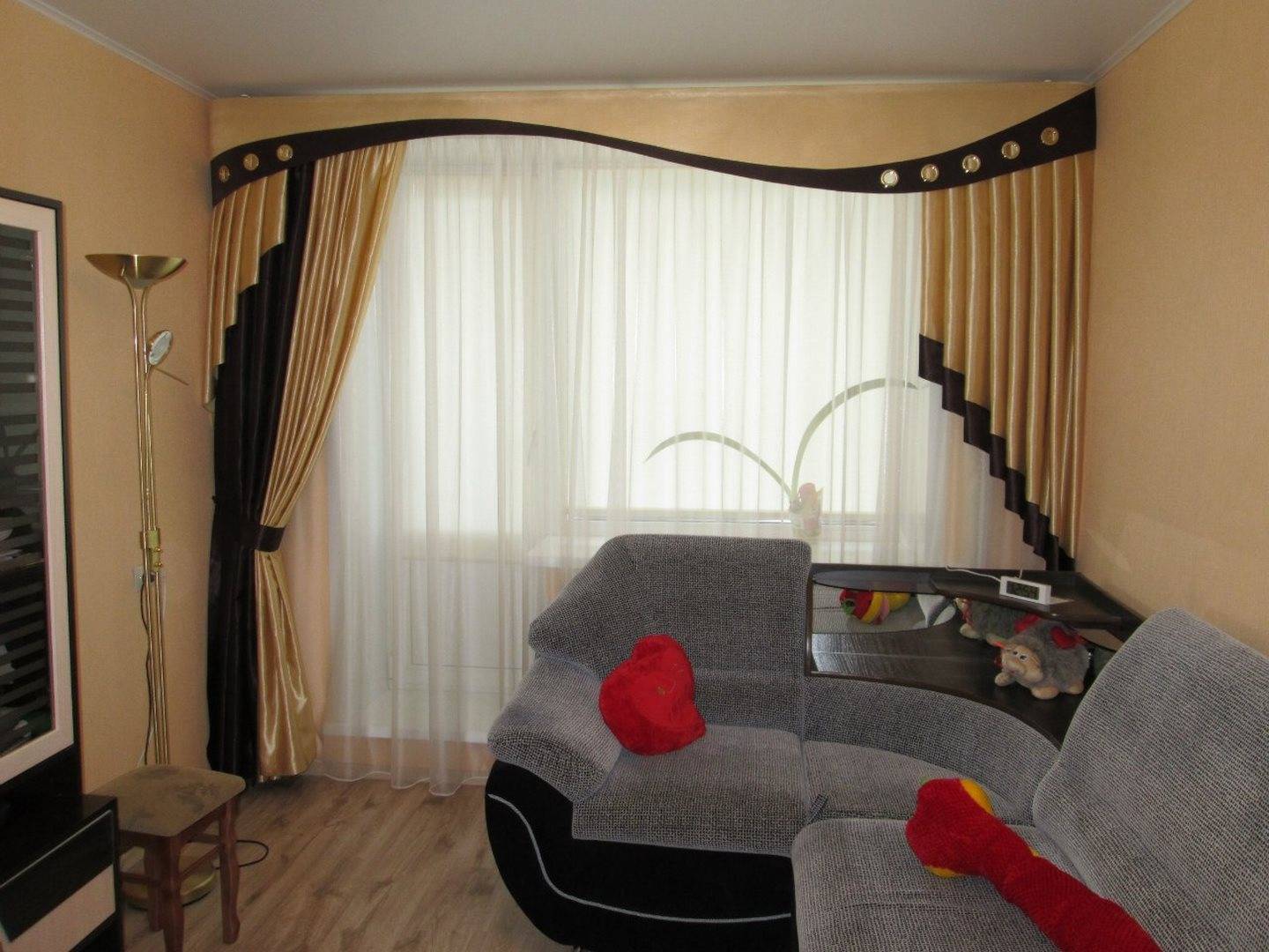 Ламбрекены для зала: современный дизайн ламбрекенов для красивых штор в гостиной