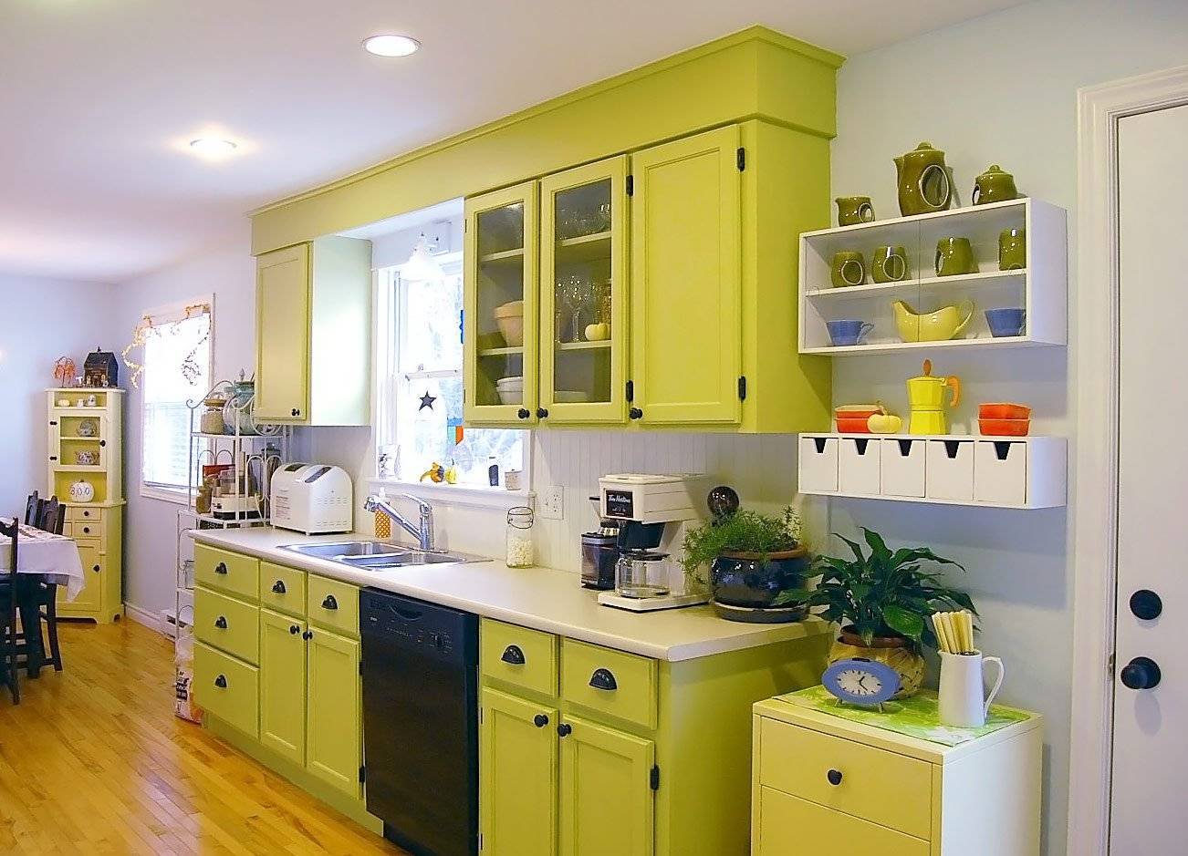 Оливковый цвет в интерьере кухни — стильное оформление в мягких тонах (89 фото)