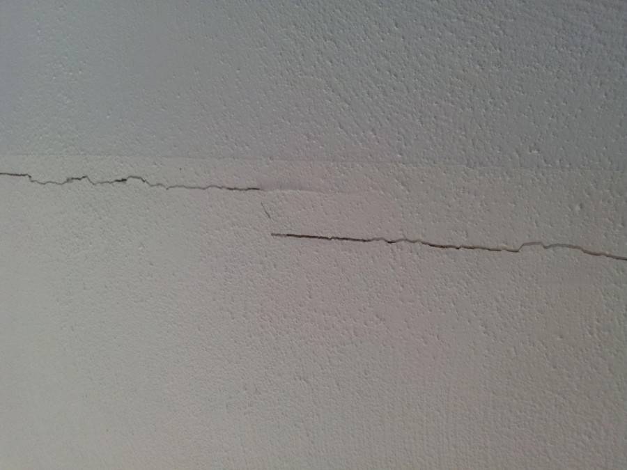 Как заделать трещину на потолке из гипсокартона, убираем трещины
