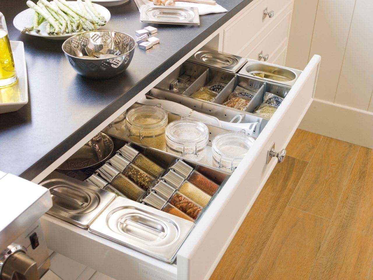 Хранение на кухне (115 фото лучших идей): полезные советы, как организовать кухонное пространство