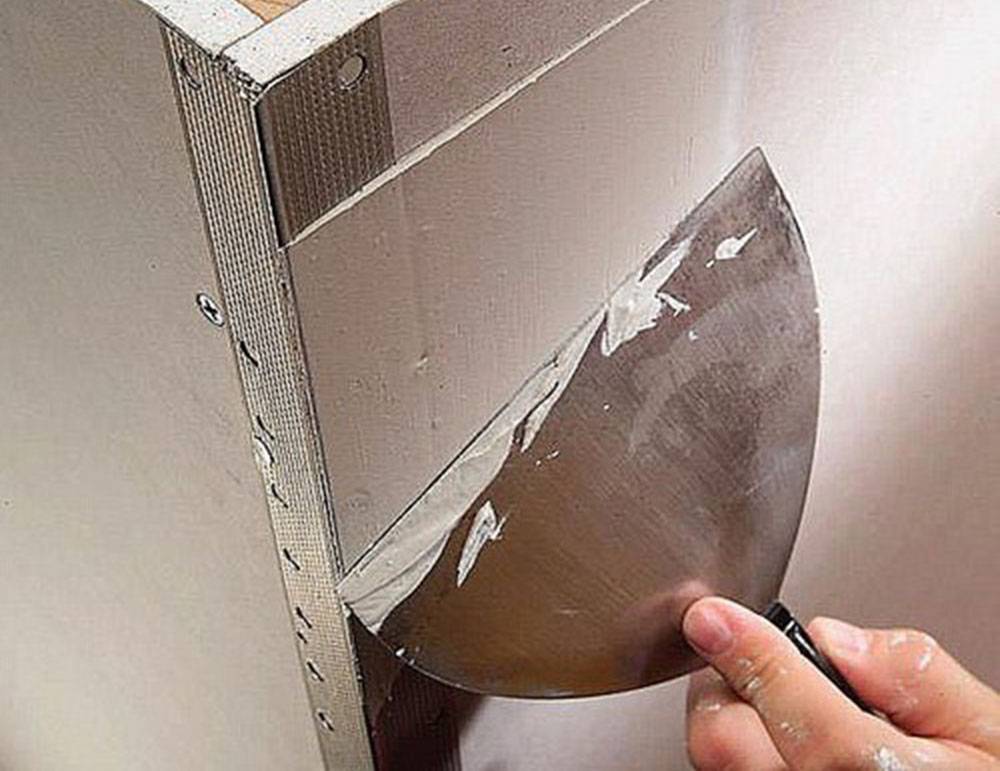 Как шпаклевать углы гипсокартона внутренние и внешние (наружные): как правильно выполнить работу своими руками и критерии выбора материалов для стен, также под обои