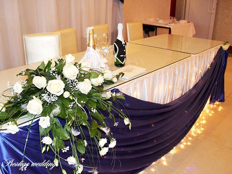 Варианты декорирования стола для молодоженов на свадебном торжестве +видео