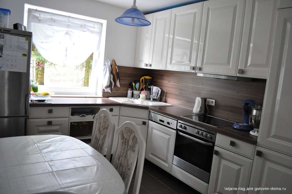 Угловая кухня с окном в часном доме: реальные фото примеры с красивым дизайном оформления, лучшие идеи как обустроить кухню с окном в 2022 году.