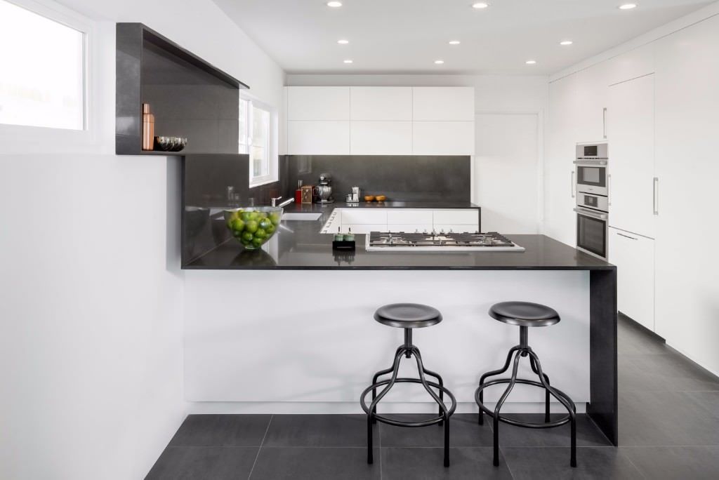 Черно-белая кухня — топ-180 фото лучших дизайнов, плюсы и минусы цветовой гаммы, идеи оформления и декорирования кухни