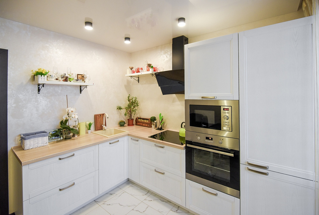 Кухня без верхних шкафов: варианты планировки, дизайн