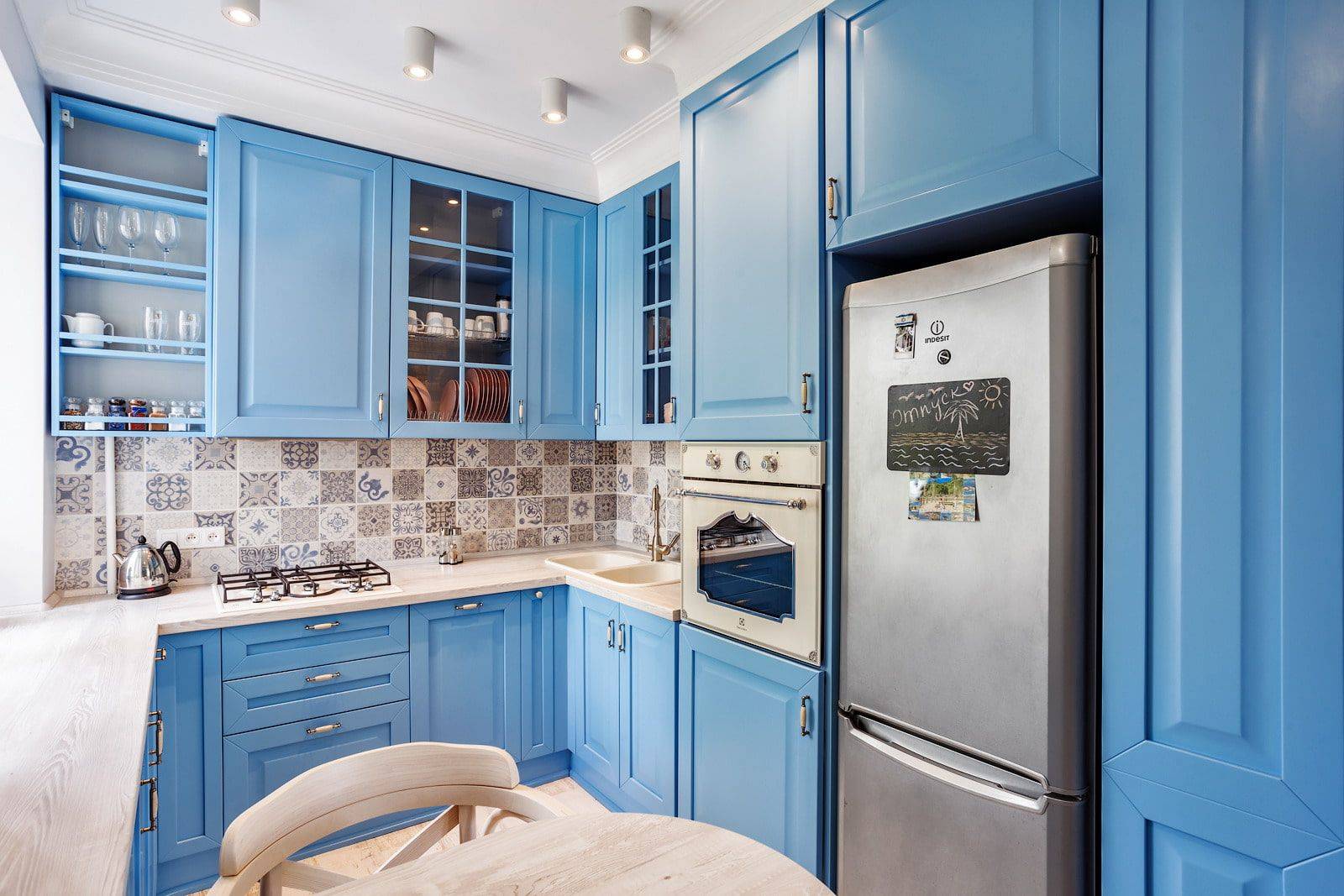 Голубая кухня - 130 фото оригинальных идей по сочетанию дизайна кухни с голубым оттенком