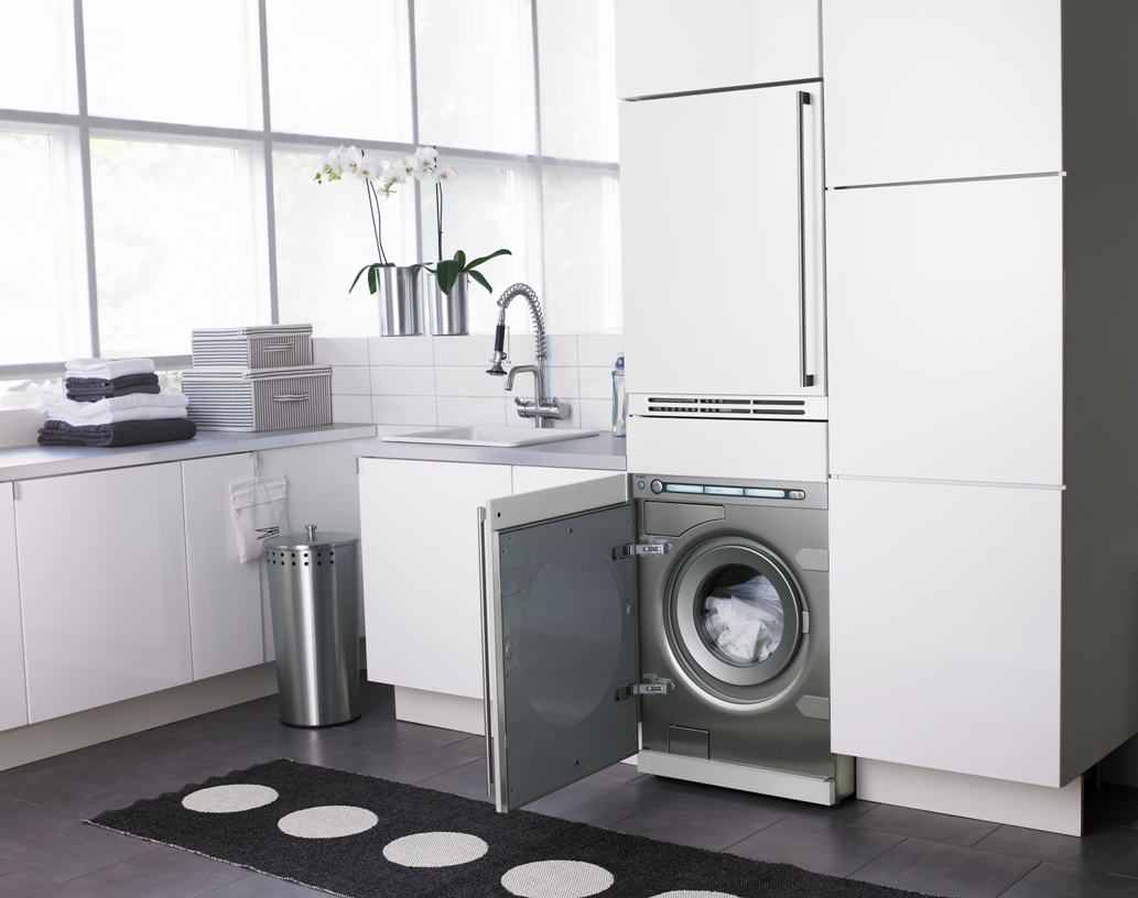 Встроенная стиральная машина на кухне и в ваной