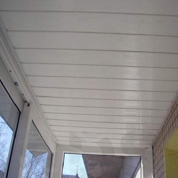 Отделка потолка на балконе пластиковыми панелями своими руками (фото и видео) | онлайн-журнал о ремонте и дизайне