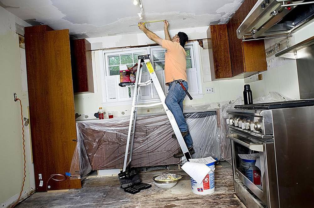 С чего правильнее начинать и в каком порядке выполнять работы по ремонту кухни?