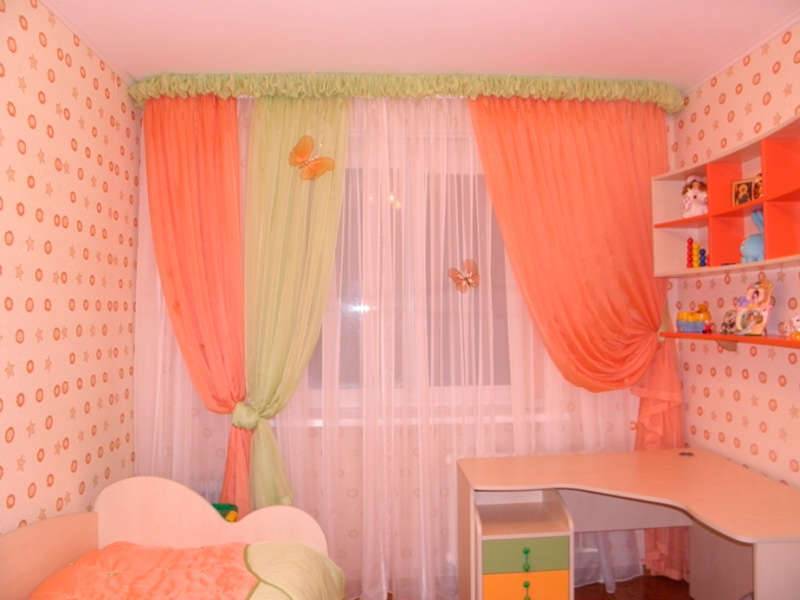 Шторы радуга в интерьере детской комнаты (17 фото)