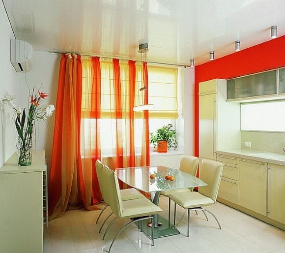 Персиковые шторы в интерьере гостиной и спальни: лучшие фото с примерами