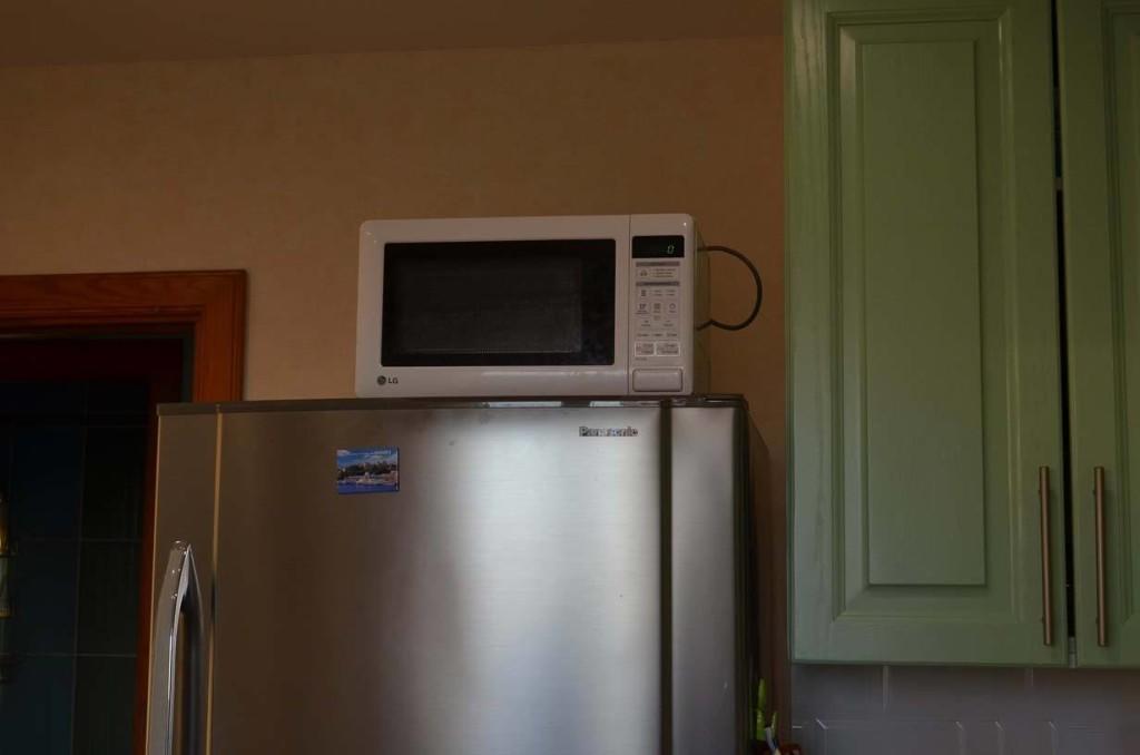Установка холодильника: как правильно поставить на кухне по уровню, советы по подключению