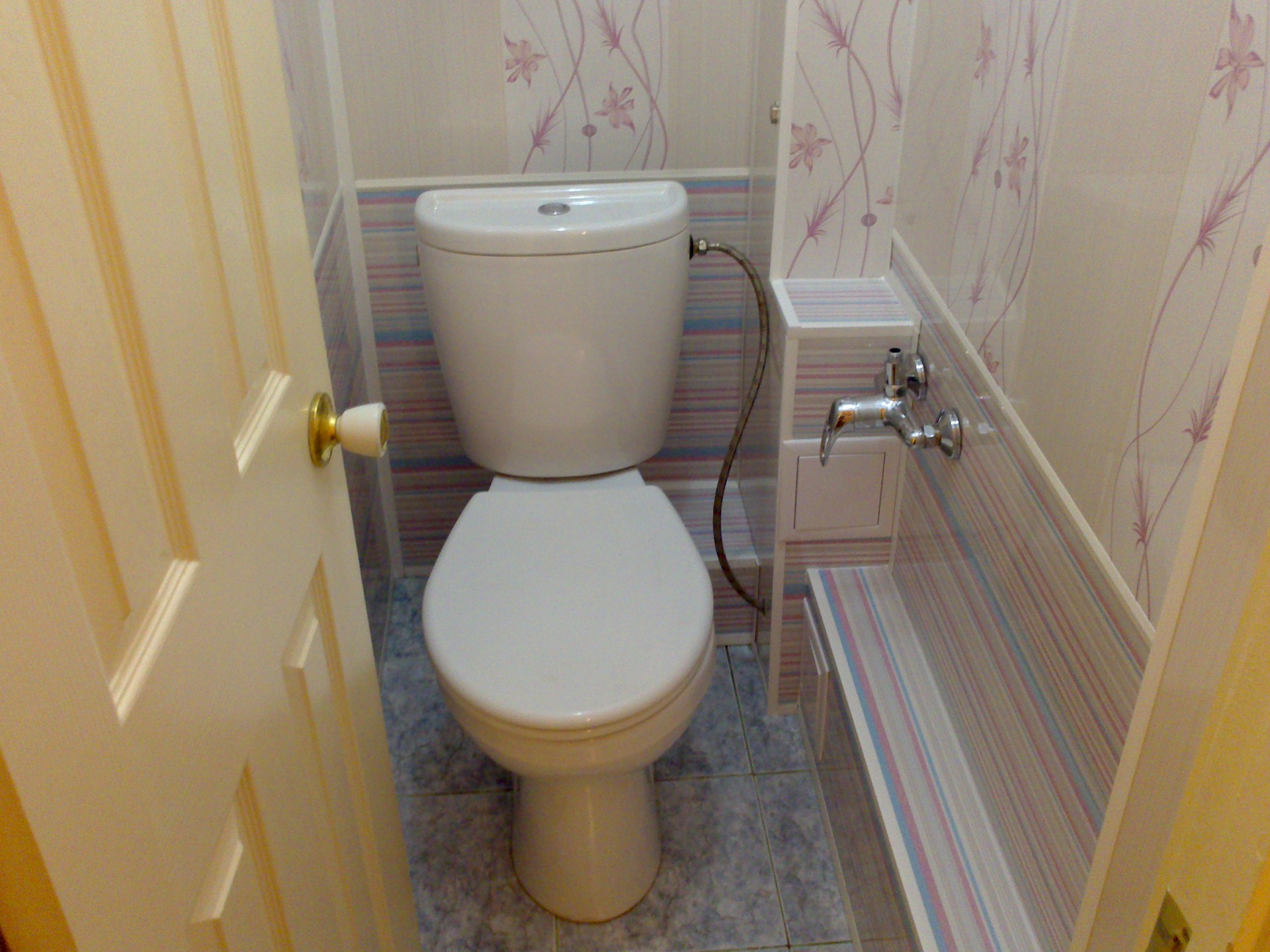 Как правильно спрятать трубы в ванной или туалете: варианты и нюансы