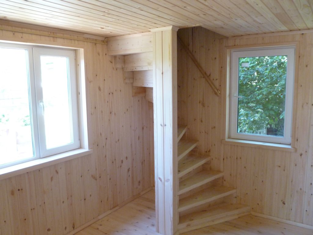 Недорогие лестницы на второй этаж для дачи: винтовые эконом-класса, в доме дешевые деревянные, смета на ремонт