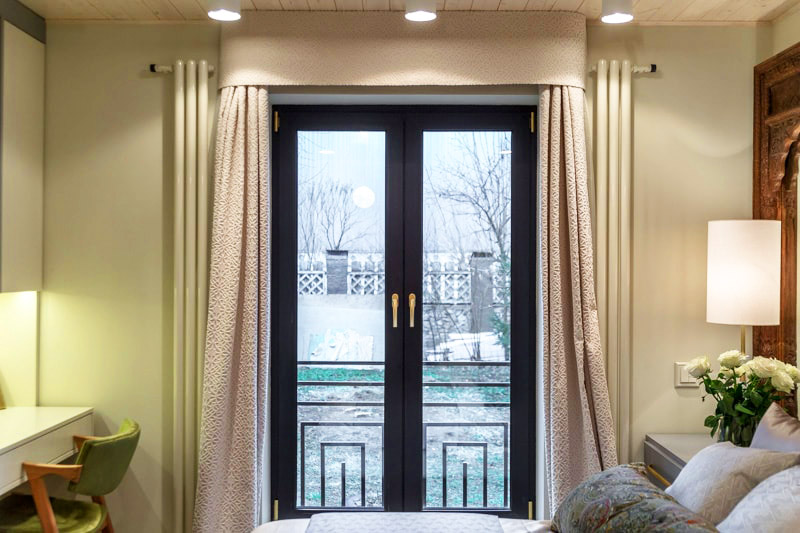 Интерьер комнаты: окно напротив двери – полезные рекомендации по планировке и дизайну