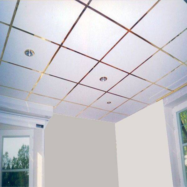 Плитки на потолок: как правильно сделать своими руками, с чего начинать процесс, чем клеить покрытие из пенопласта и других материалов и варианты оформления