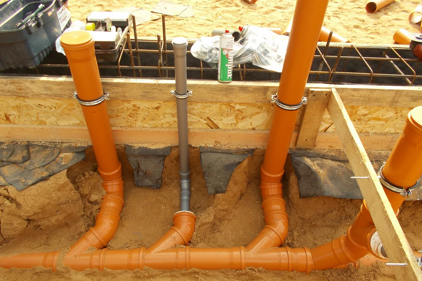 Какие лучше выбрать канализационные трубы: пвх или чугунные, плюсы и минусы