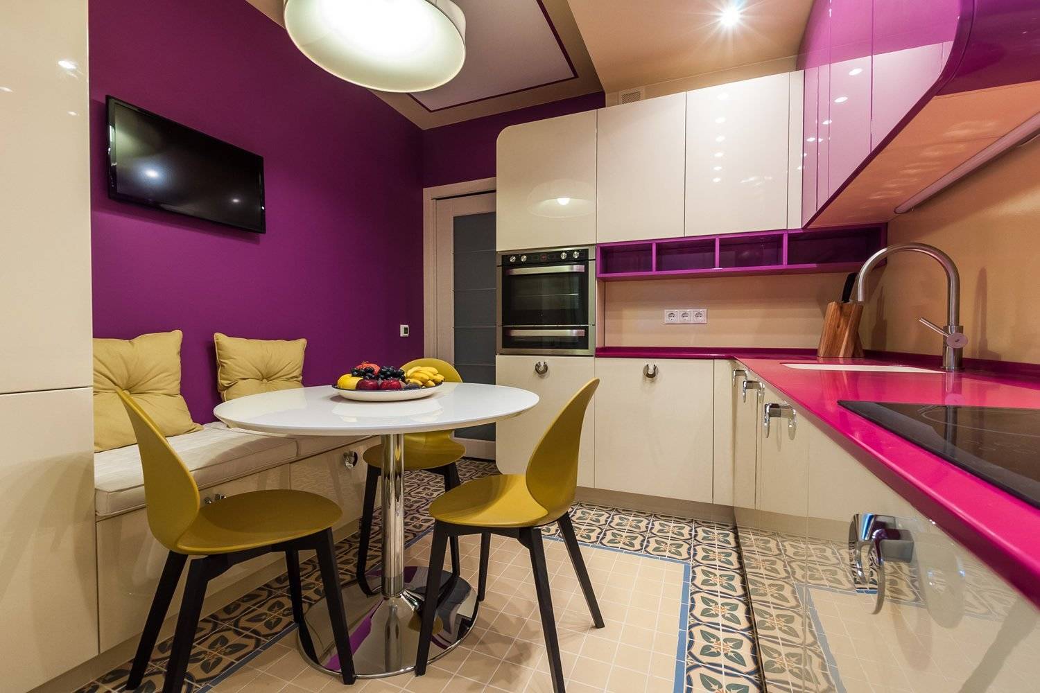 Фиолетовый цвет в интерьере кухни — оригинальный интерьер на красивых примерах + 75 фото