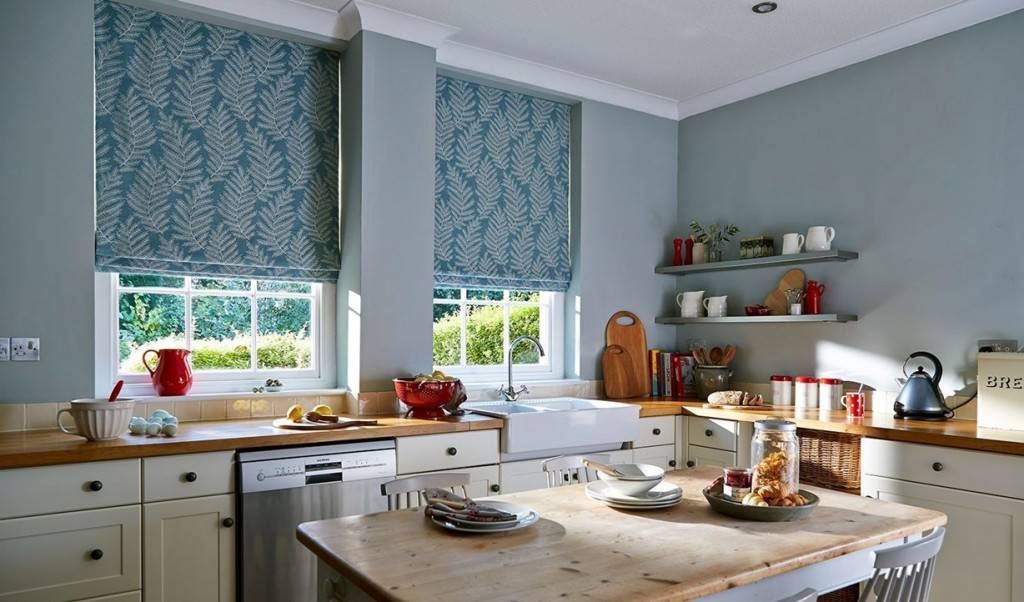 Римские шторы на кухню: фото-идеи дизайна на пластиковые и деревянные окна