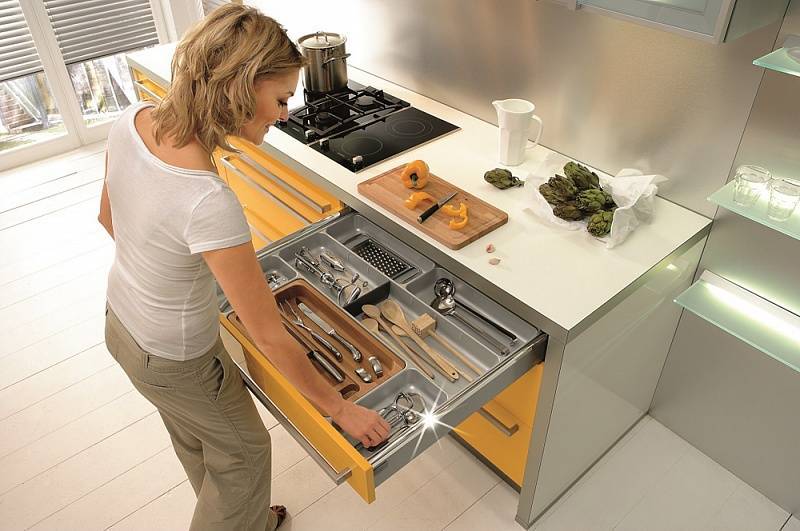 Наводим порядок в ящиках и шкафах на кухне просто и результативно