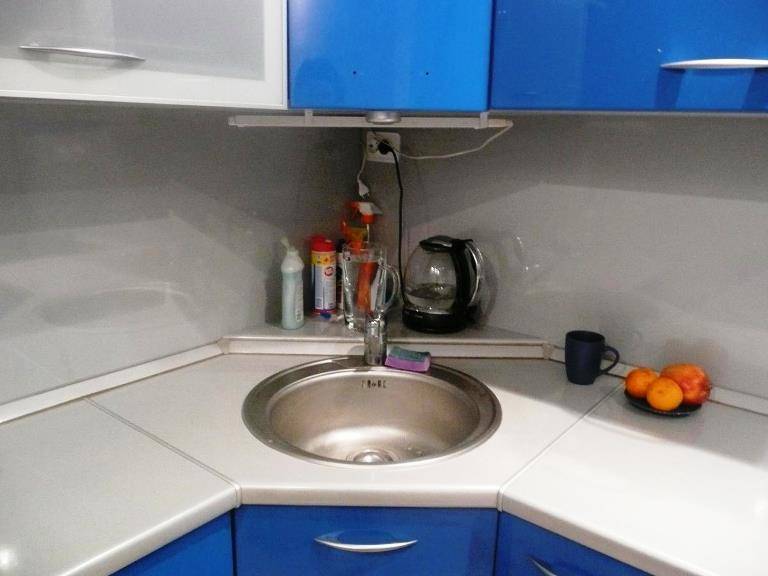 Угловая мойка для кухни: оптимальный вариант для малогабаритного помещения – советы по ремонту