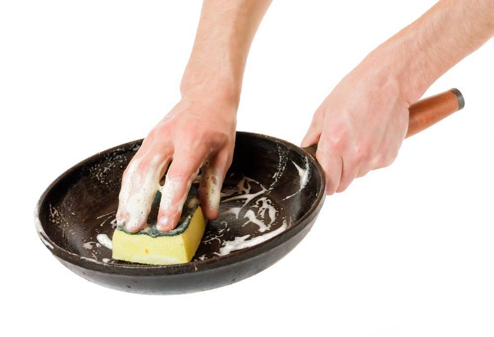 Чугунная сковорода: как прокалить перед первым использованием
