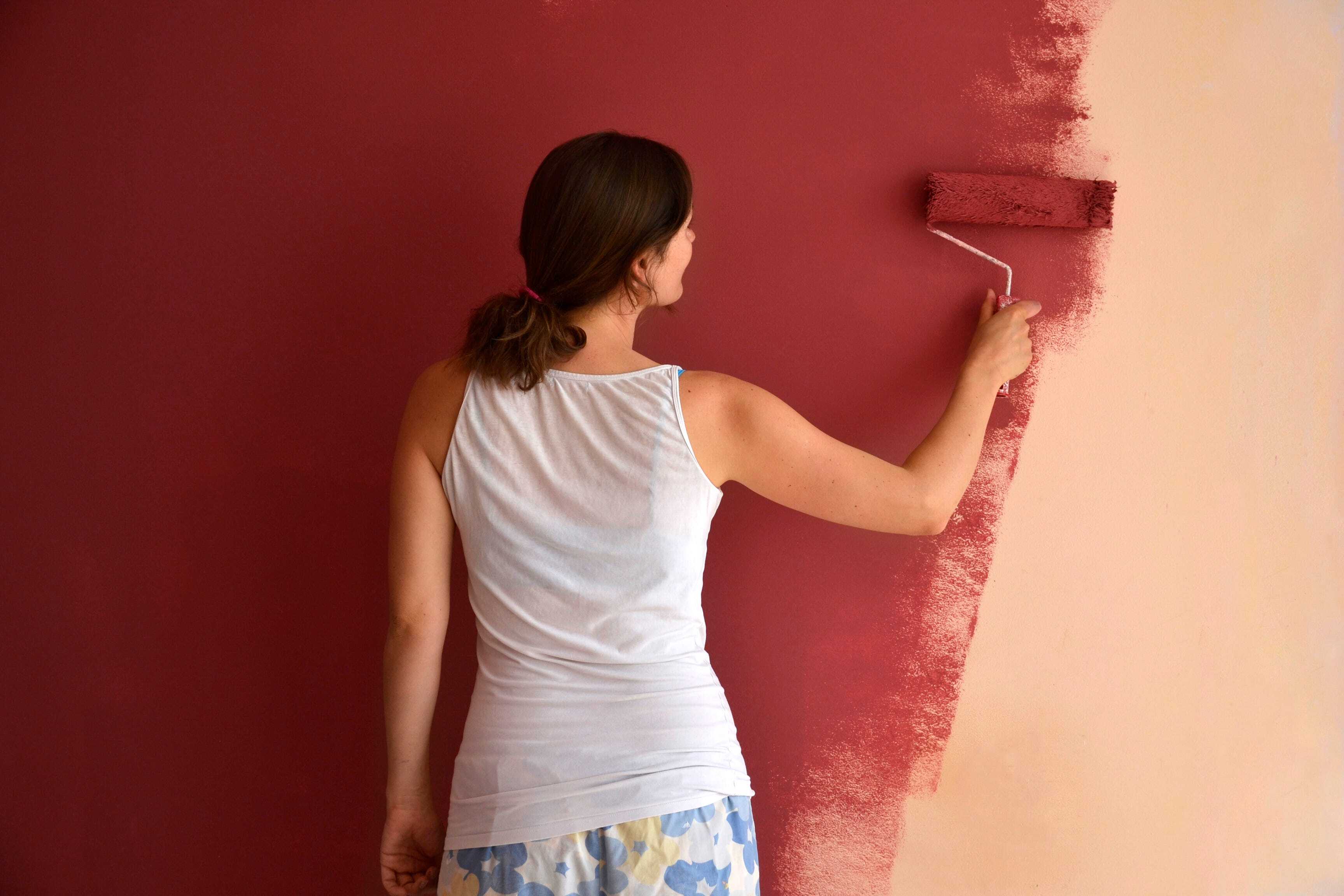 10 советов какая краска лучше для обоев под покраску