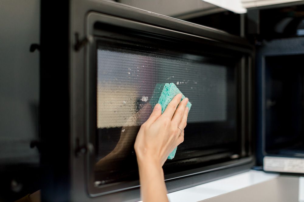 Как почистить микроволновку внутри от жира в домашних условиях: 9 способов