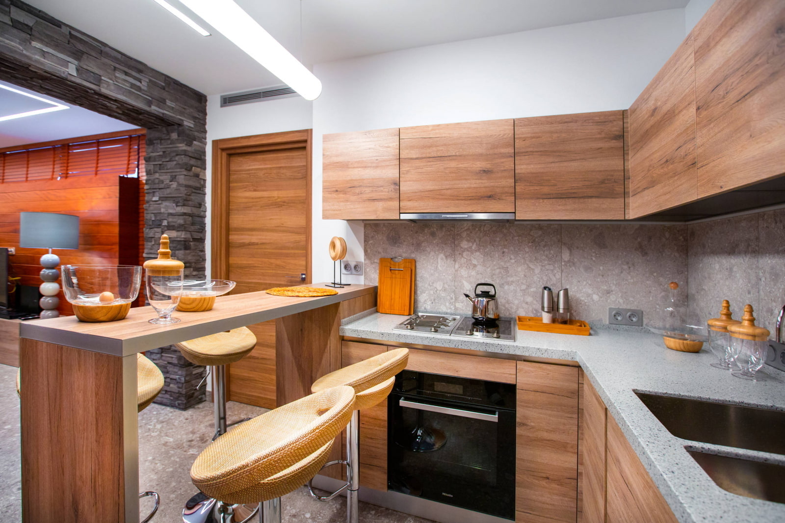 Дизайн проект кухни-гостиной: как провести зонирование и выбрать стиль - 34 фото