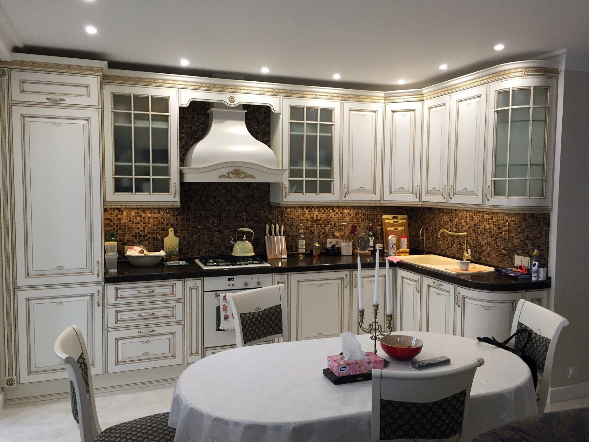 Дизайн кухни (+220 фото) современных интерьеров маленькой кухни 9 м2. функциональное и лаконичное оформление