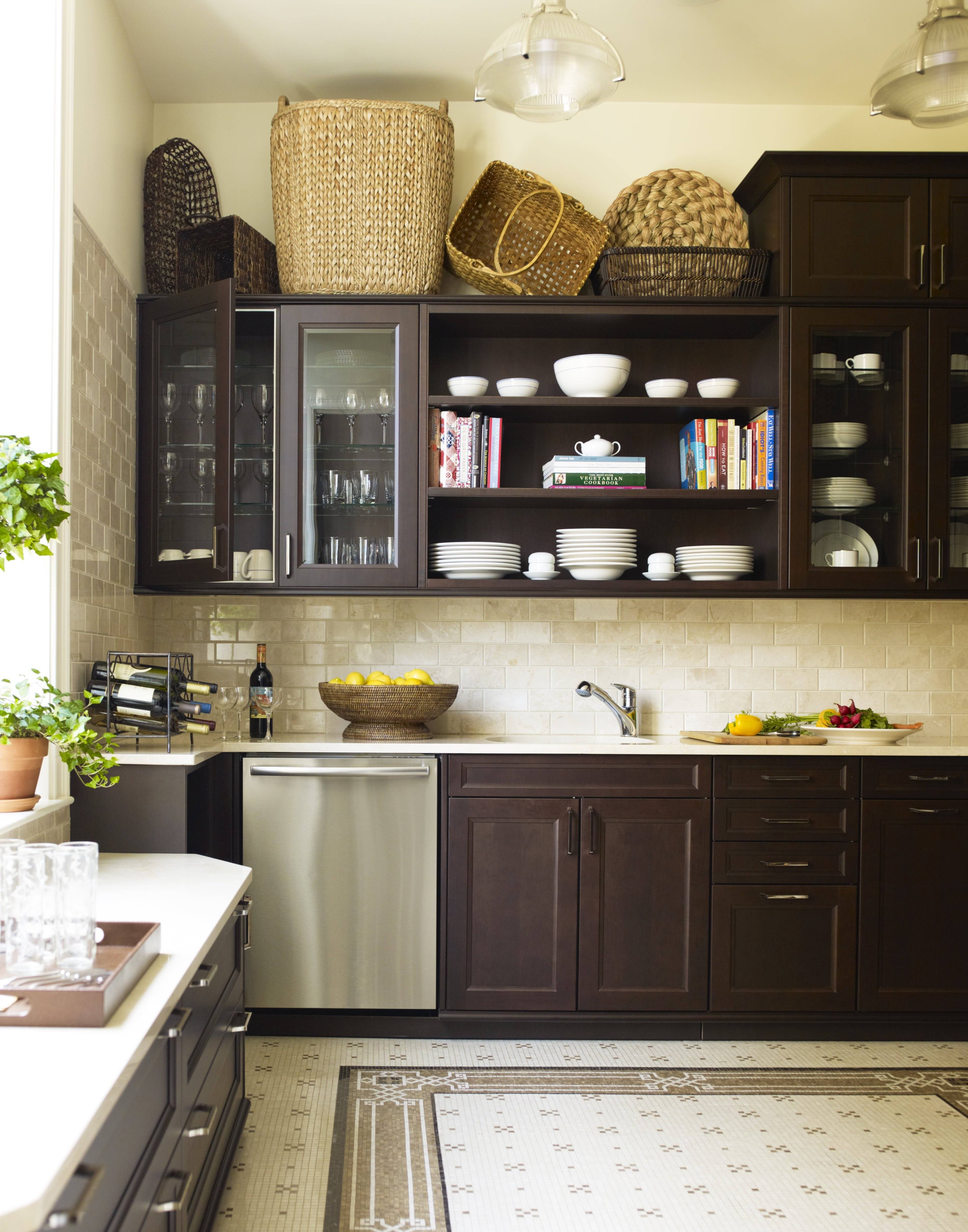 Коричневый цвет в интерьере кухни — неизменная традиция красивого дизайна + 88 фото