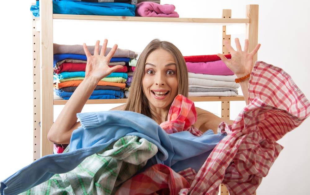Как навести порядок в шкафу: 15 вещей из одежды, которые вы должны выбросить из шкафа навсегда. описание не модных вещей и примеры замены