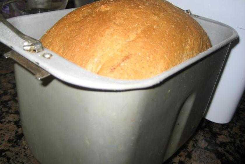 Простой хлеб в хлебопечке: вкусный мякиш и хрустящая корочка