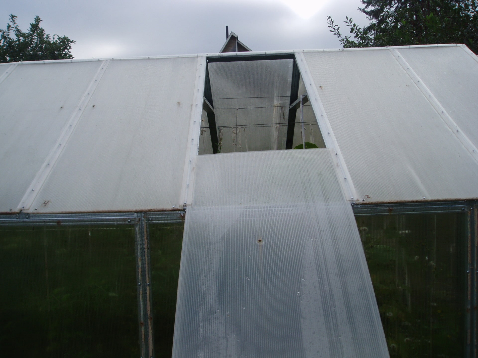 Как сделать теплицу с раздвижной крышей и боками? отзывы садоводов