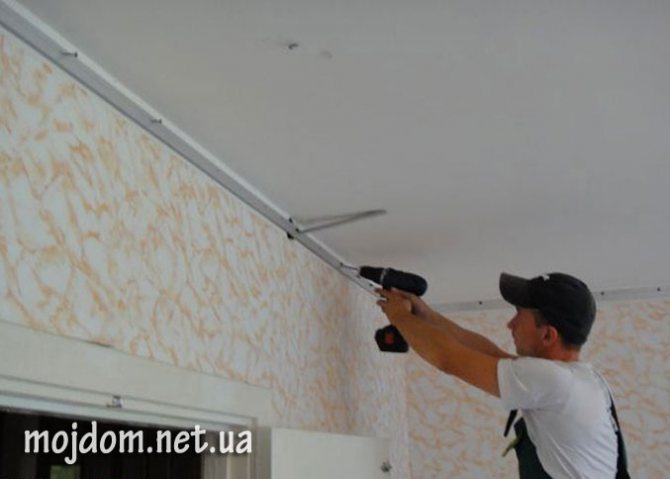 Что сначала - обои или натяжной потолок? рекомендации :: syl.ru