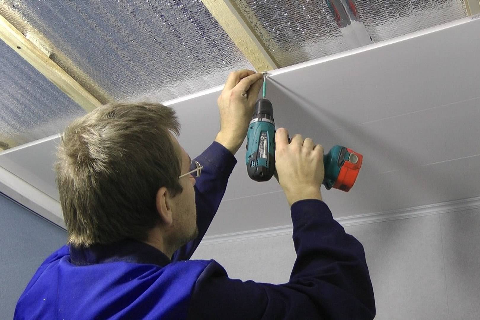Как обшить потолок пластиковыми панелями своими руками: советы, схемы (фото и видео)