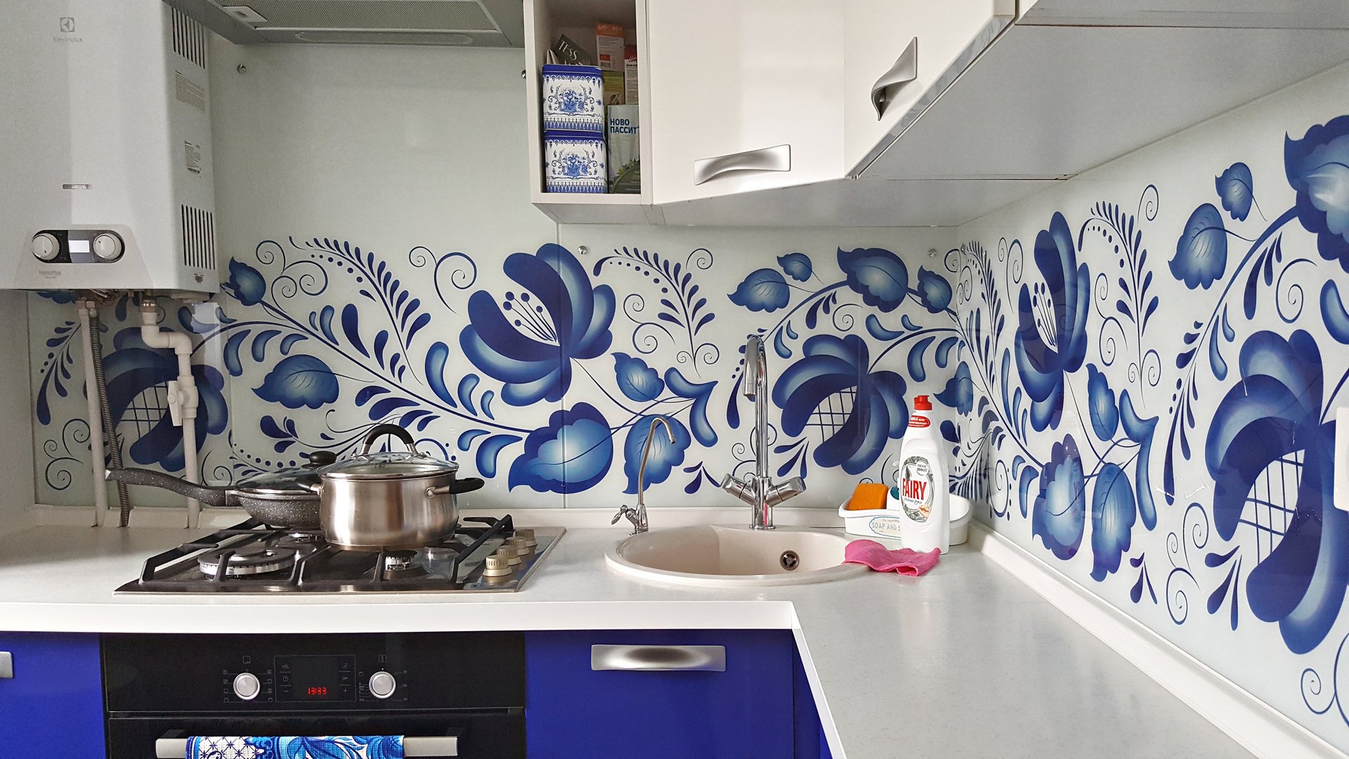 Кухня в стиле гжель: фото росписи в интерьере