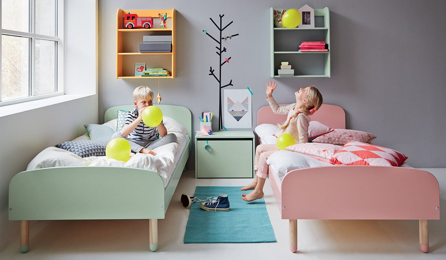 Детская кровать в интерьере детской комнаты