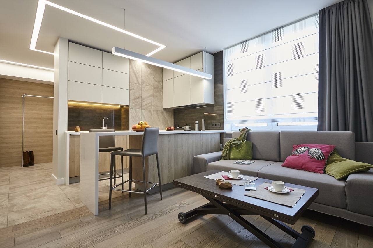Кухня гостиная 18 кв м дизайн фото идеи - зонирование кухни и гостиной оригинальные решения, барная стойка между кухней и гостиной.