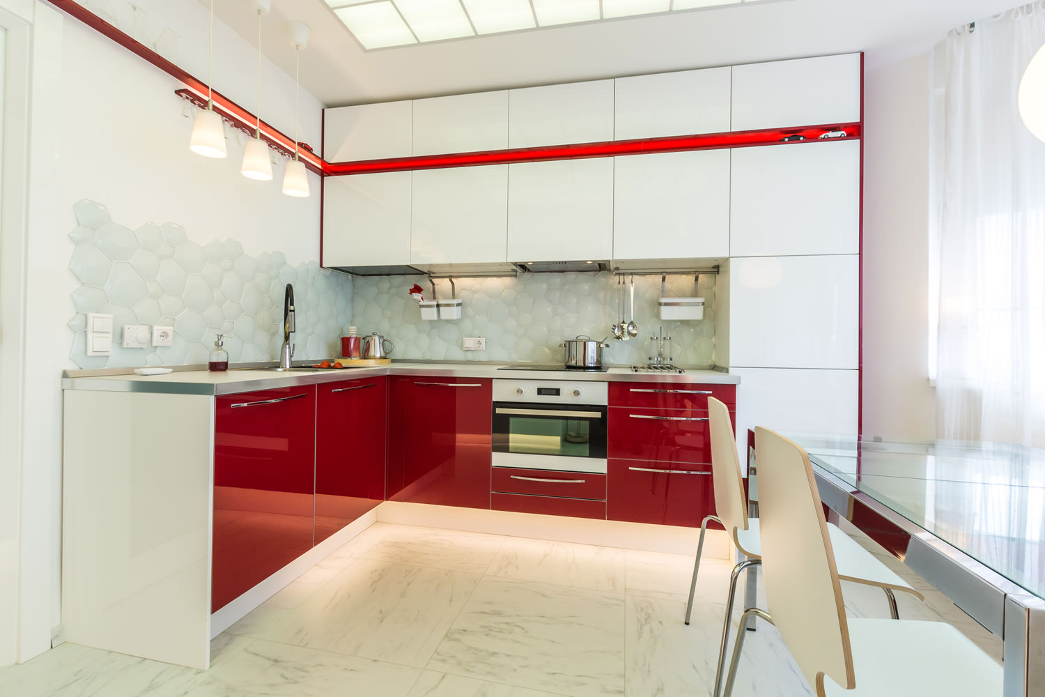 кухня дизайн в красных тонах