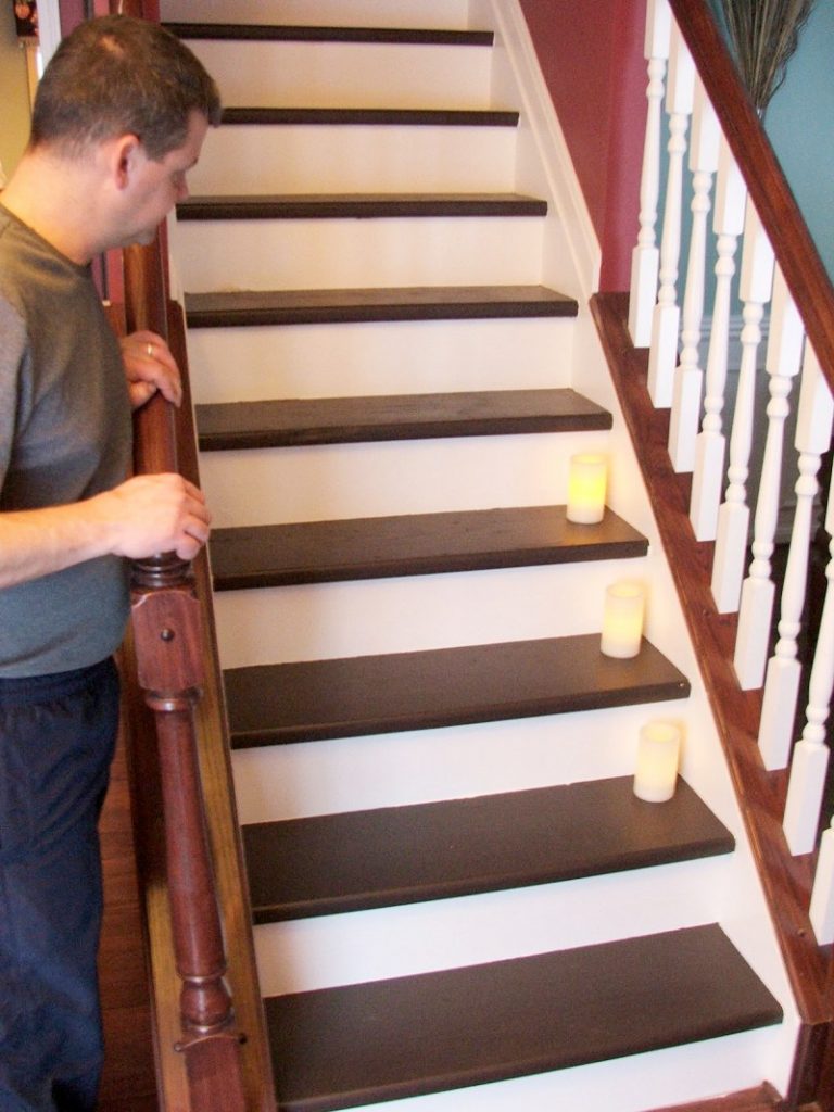 Как покрасить деревянную лестницу на второй этаж — обзор вариантов и характеристик
