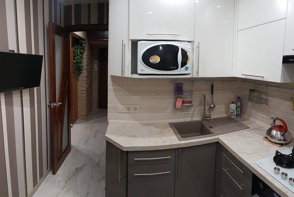 Дизайн кухни 6 кв. м с холодильником и стиральной машиной