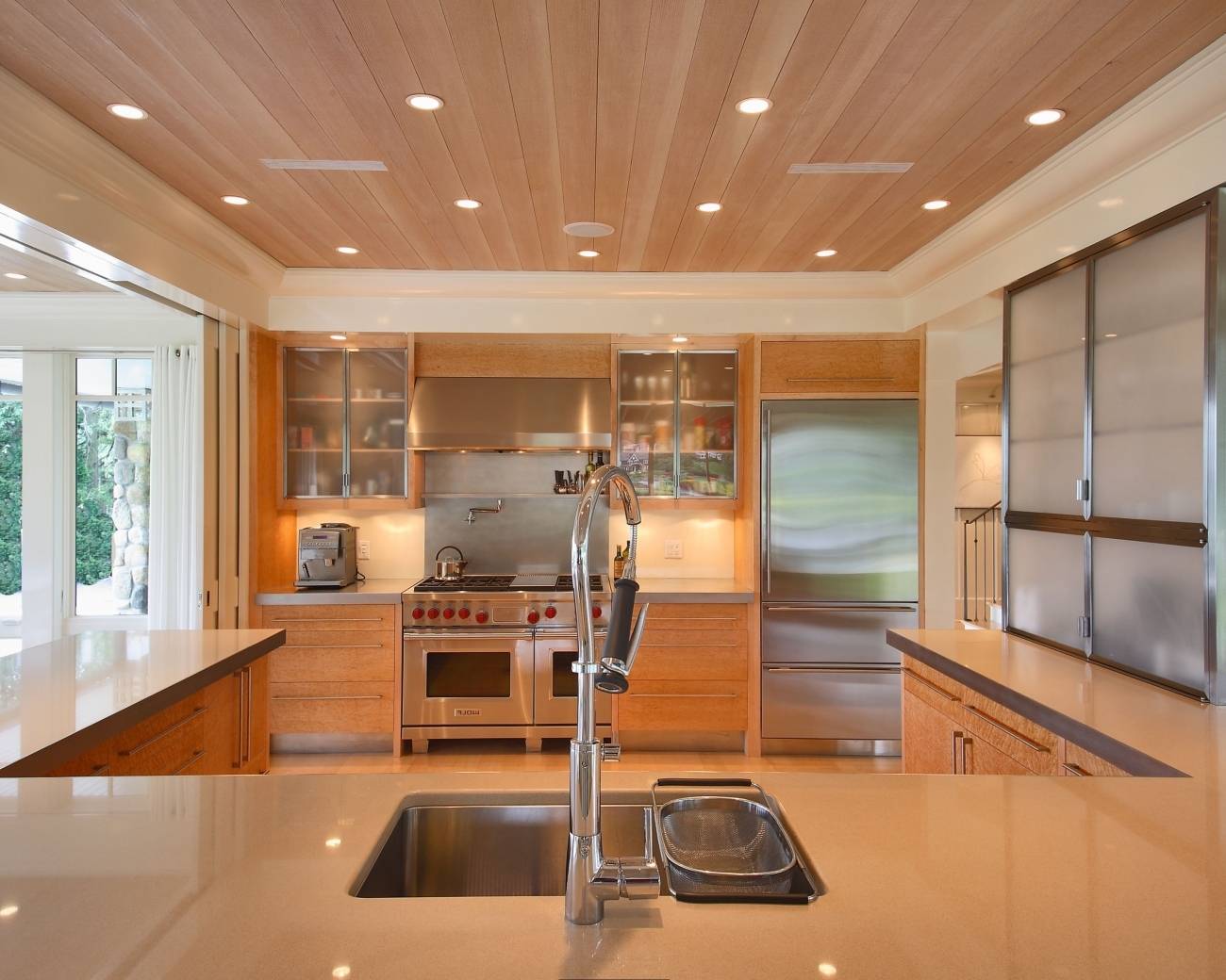 Потолок для кухни – какой лучше? ответ здесь!