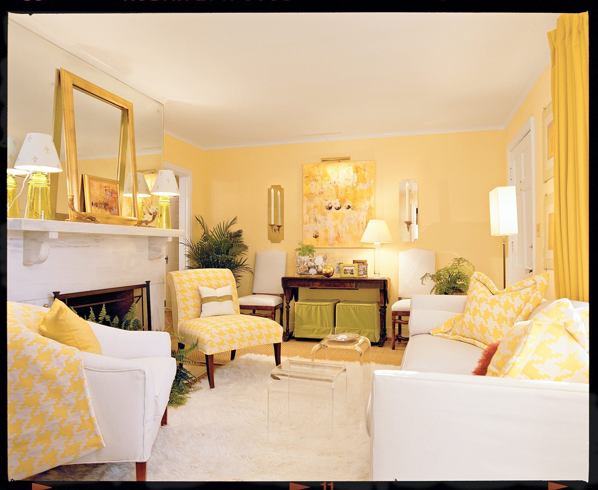 Обои желтые для стен: как выбрать нужный оттенок, как правильно поклеить без швов и подобрать сочетаемые стильные оттенки в маленькой или большой комнате