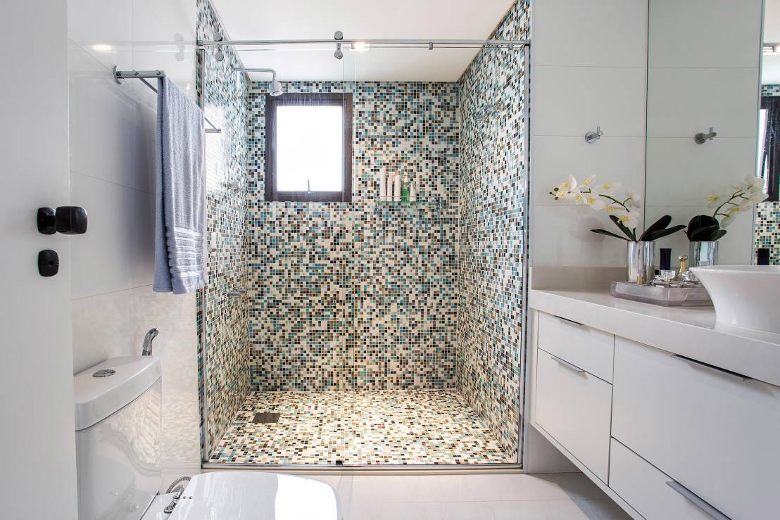 Ванная комната с душевой зоной фото