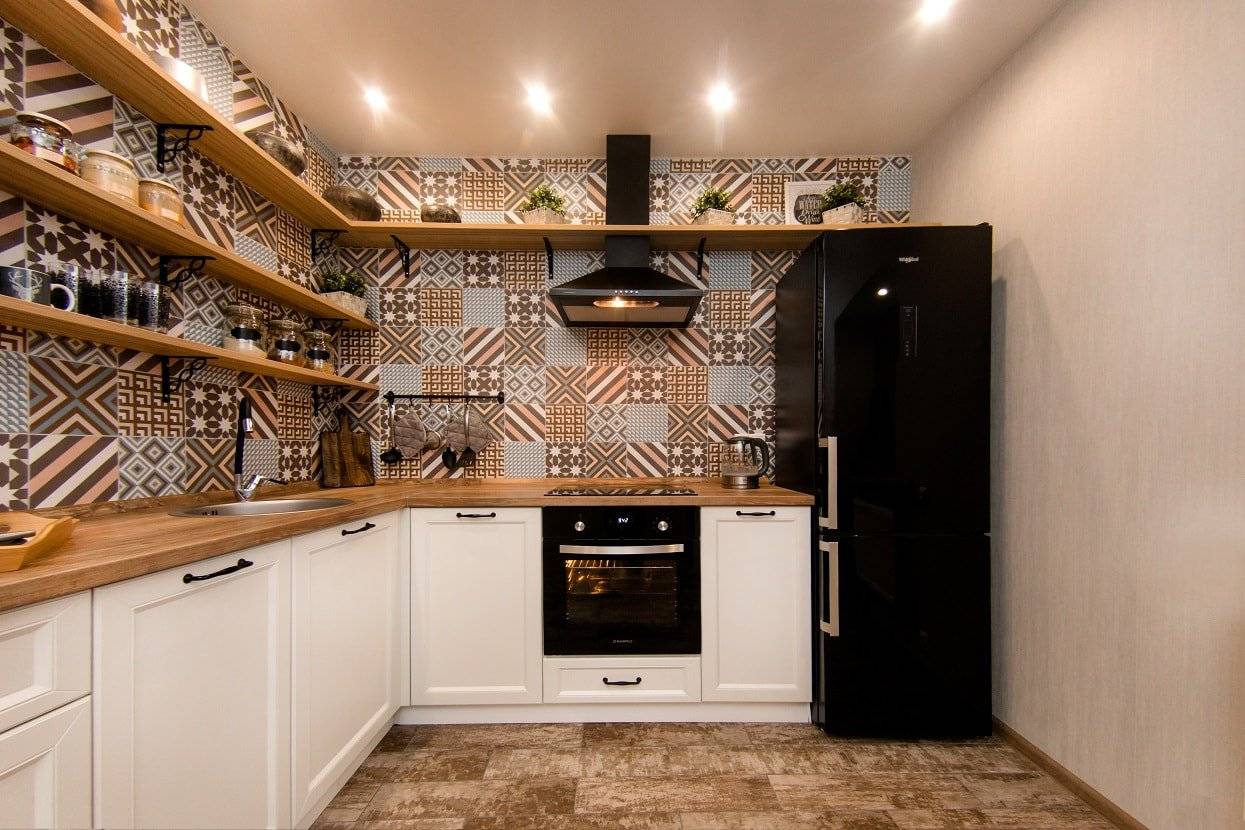 Дизайн кухни без верхних шкафов и фото различных моделей